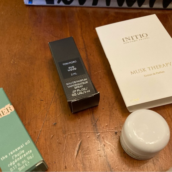 Neiman Marcus samples La Mer renewal oil eye cream Tom Ford parfum,Initio parfum - Picture 2 of 5